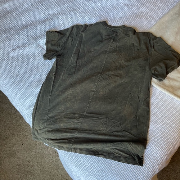 Lulu lemon boyfriend tee - Picture 2 of 2